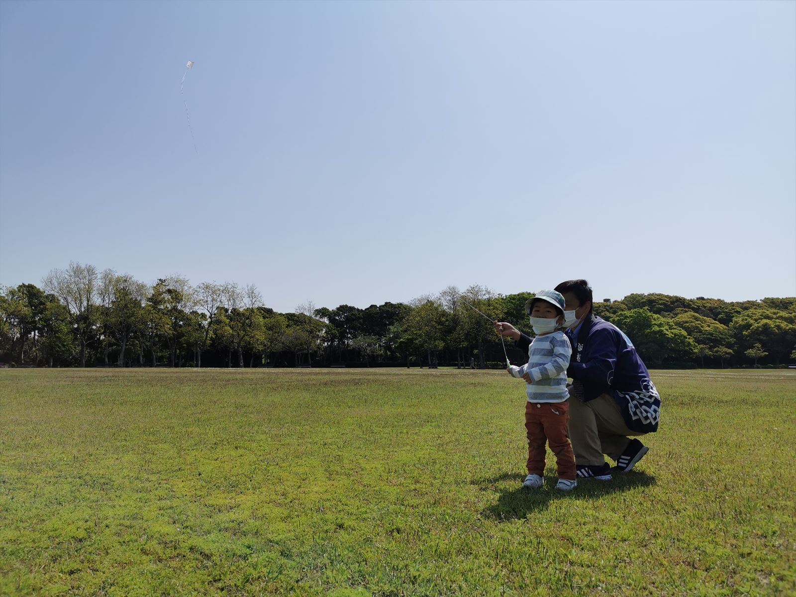 広場で