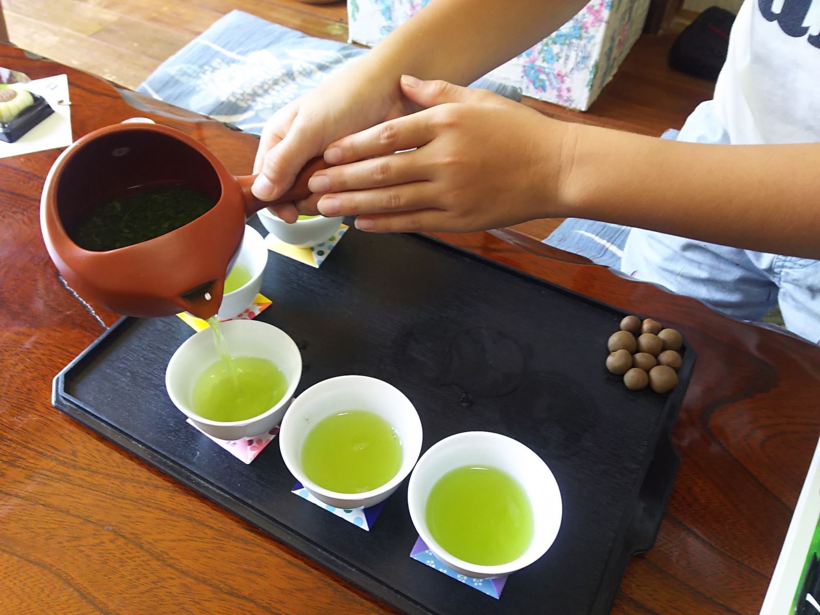 お茶をいれる