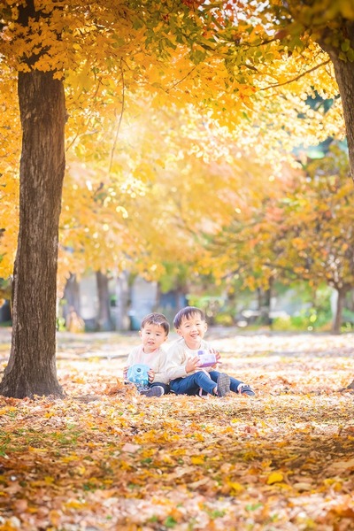 秋と子供達【伊左地緑地公園】