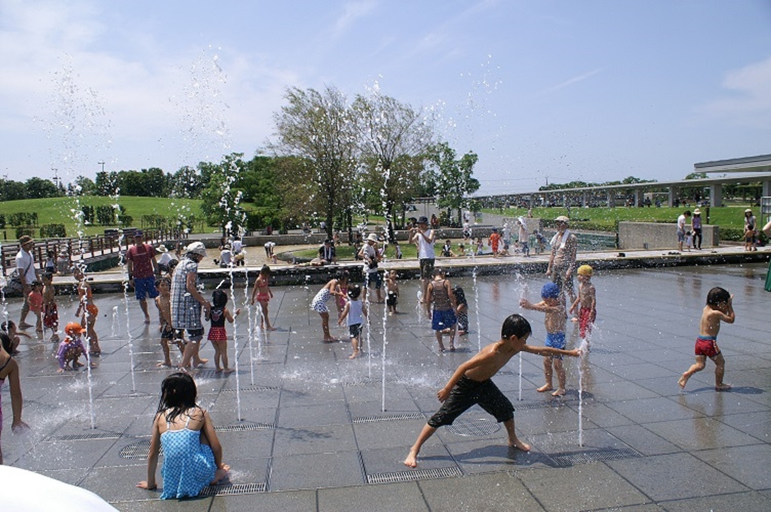 【画像】水遊び広場開催！夏を涼しく楽しもう！