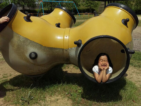 トンネル型の遊具