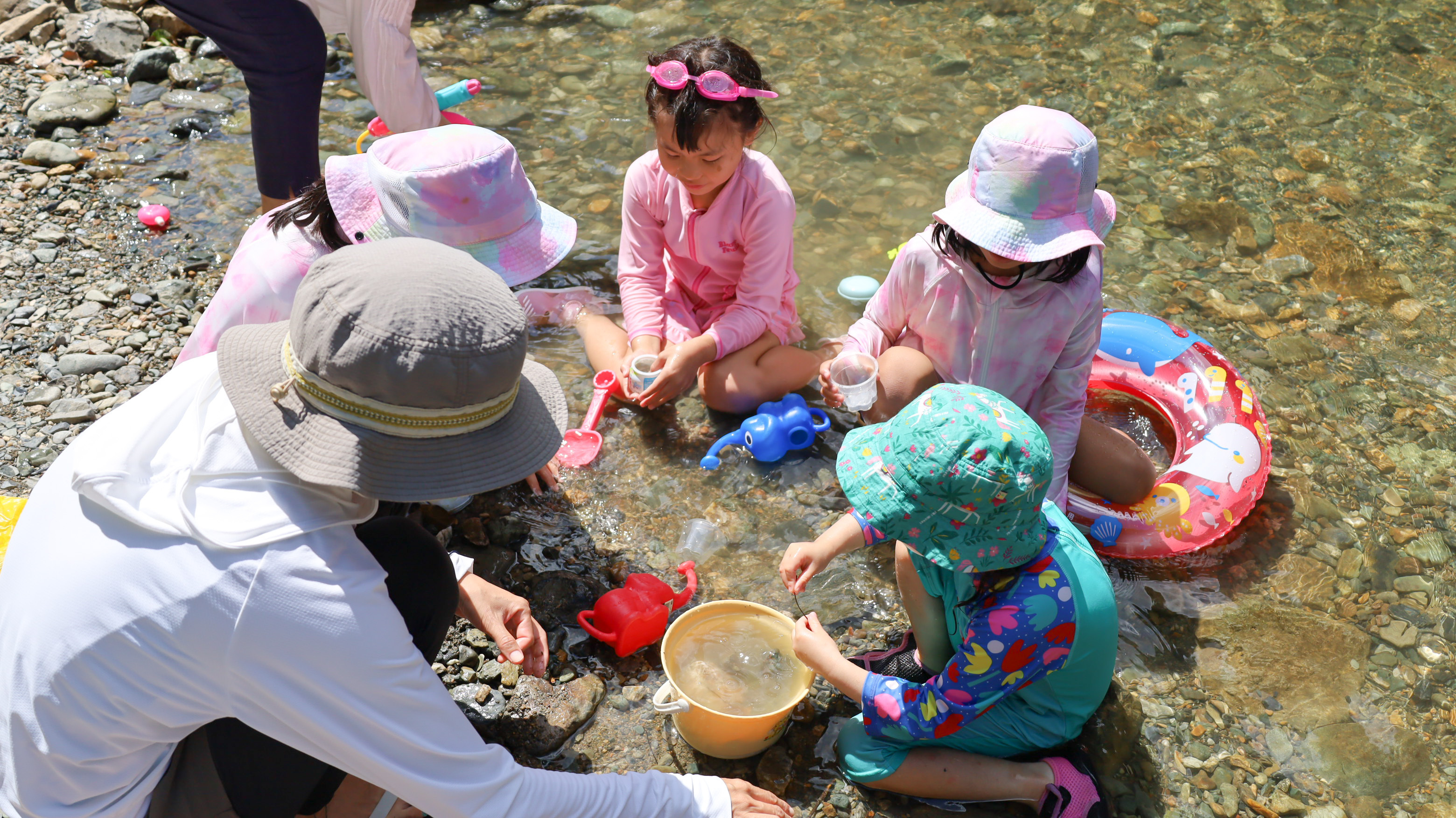 都田川の水遊び