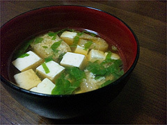 セロリとシーチキンの味噌汁