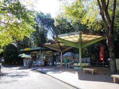 キリン売店と休憩所