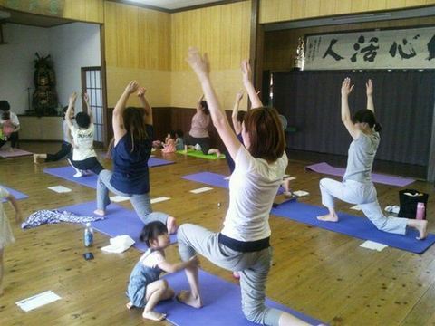 親子ヨガ