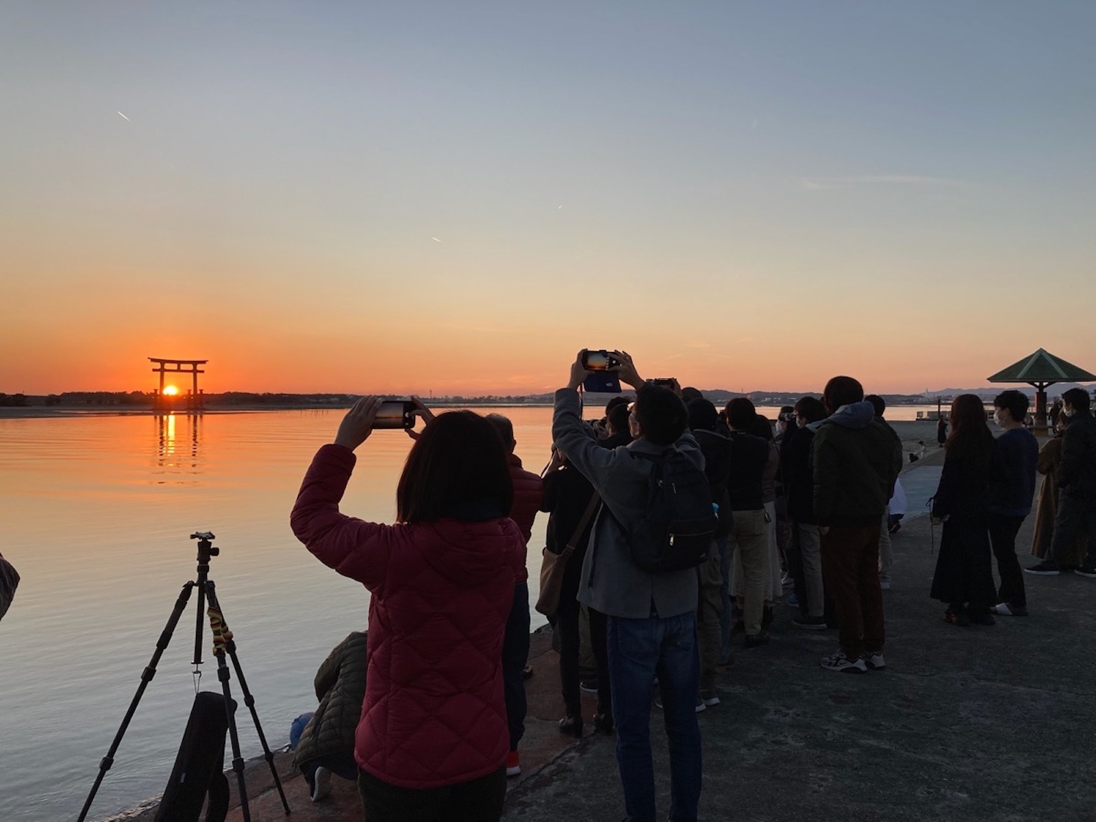 写真撮影をする人々