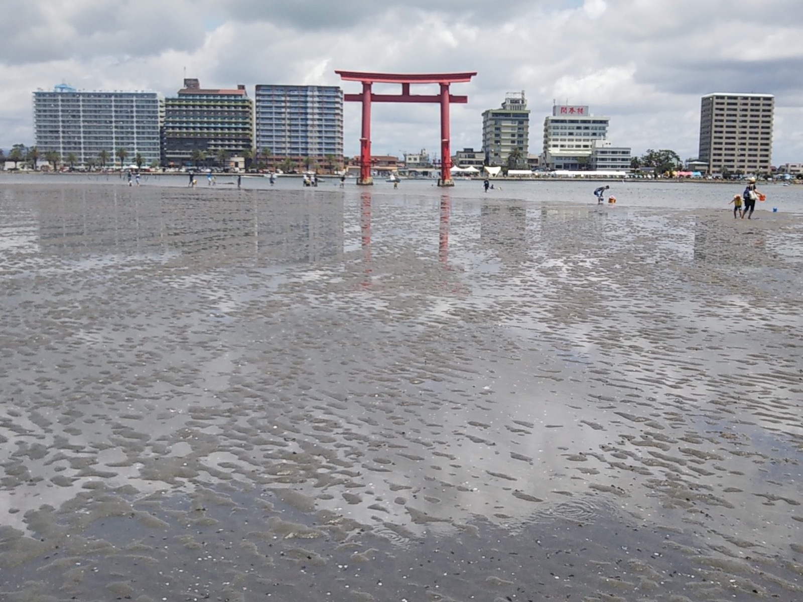 鳥居の周り