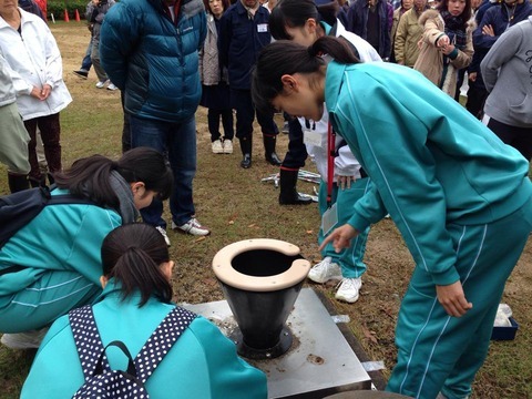 訓練に参加する中学生