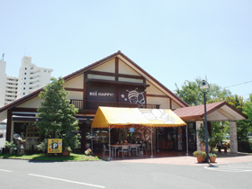 長坂養蜂場 店舗外観