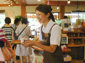  長坂養蜂場 スタッフ